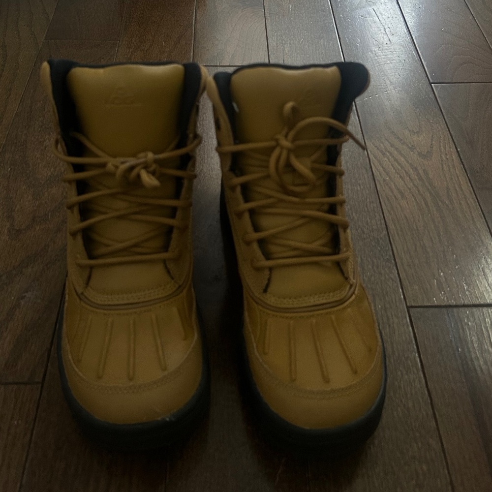 Nike woodside 2 High size 4.5